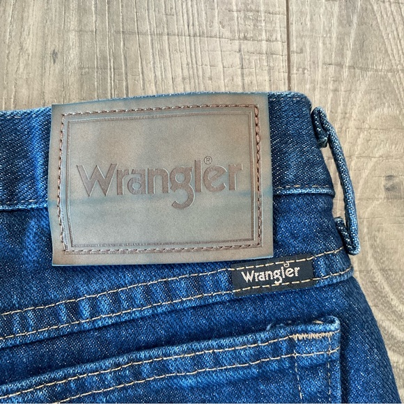 42x30 NWT Wrangler Blue Ridge Relaxed Fit Jeans 
# 35BRCAI
Blue - Picture 8 of 8